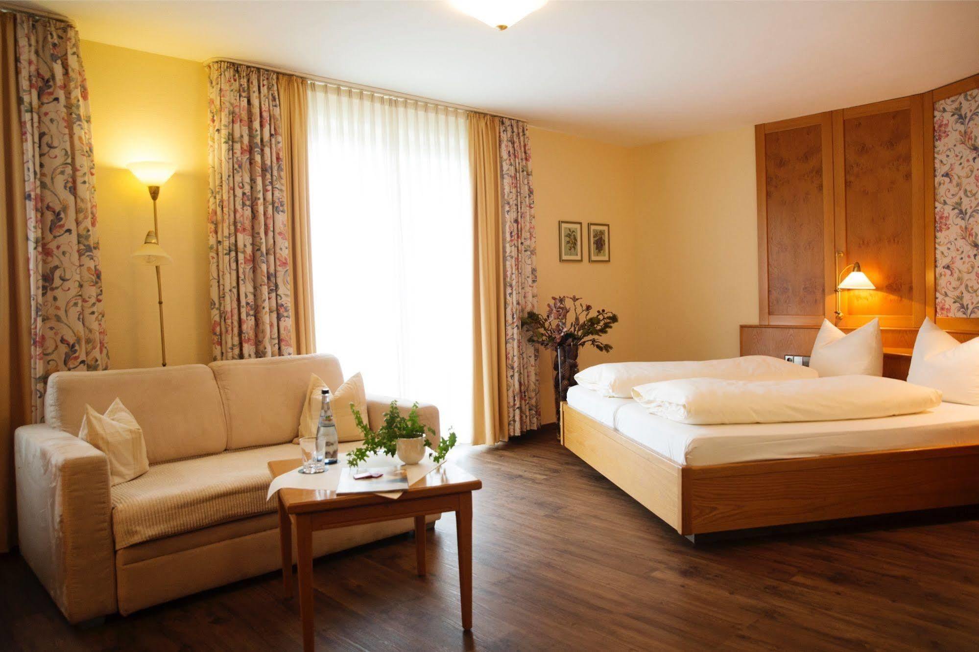 Hotel & Restaurant Dornweiler Hof Illertissen Εξωτερικό φωτογραφία