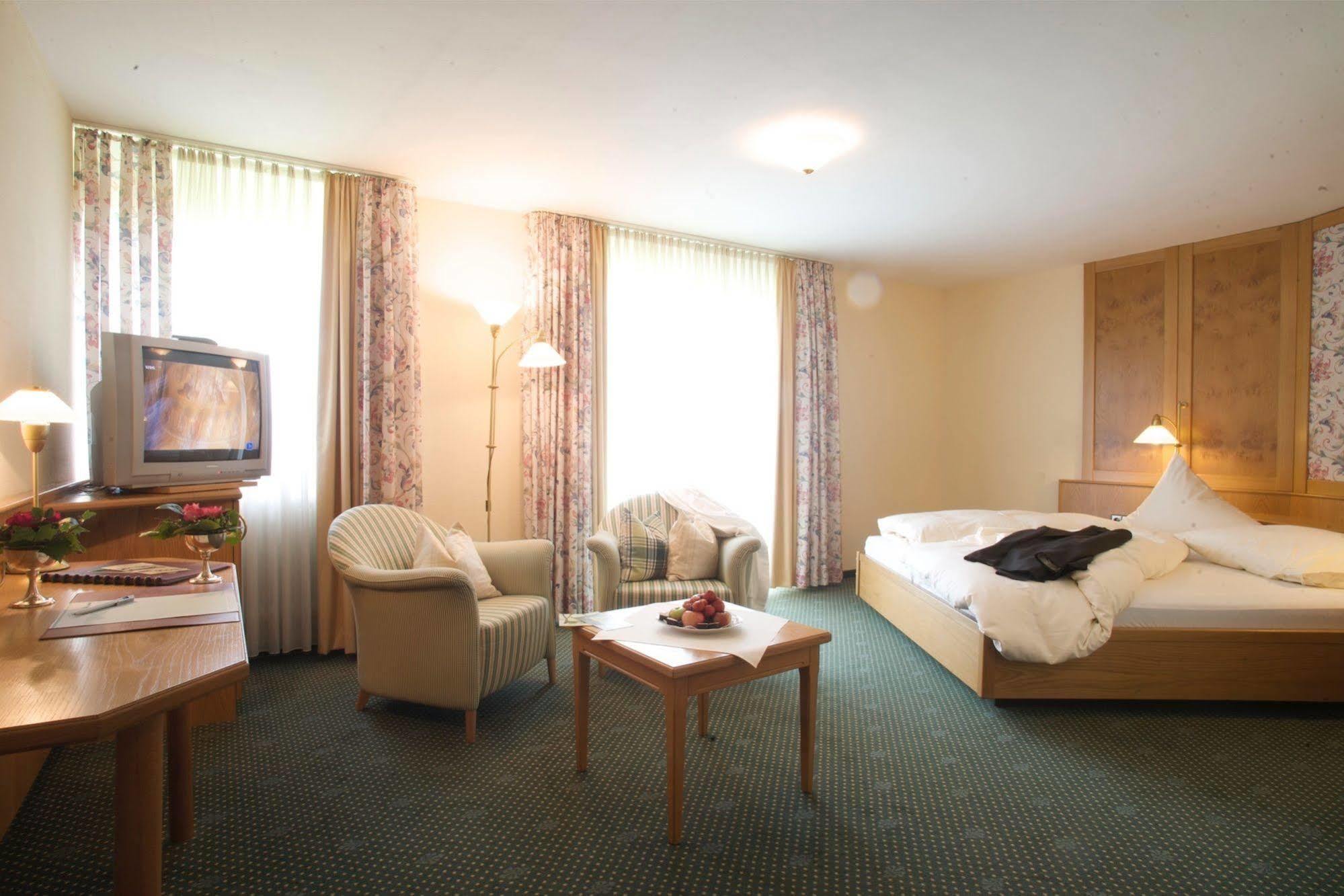Hotel & Restaurant Dornweiler Hof Illertissen Εξωτερικό φωτογραφία