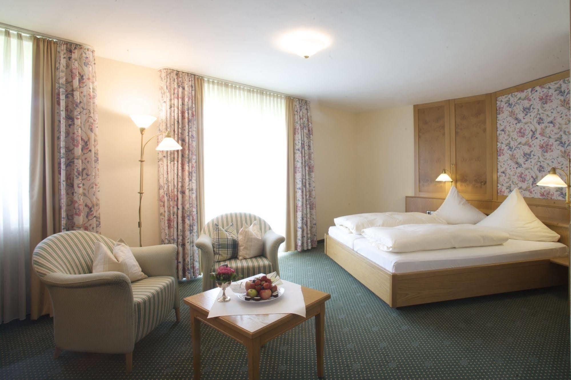 Hotel & Restaurant Dornweiler Hof Illertissen Εξωτερικό φωτογραφία