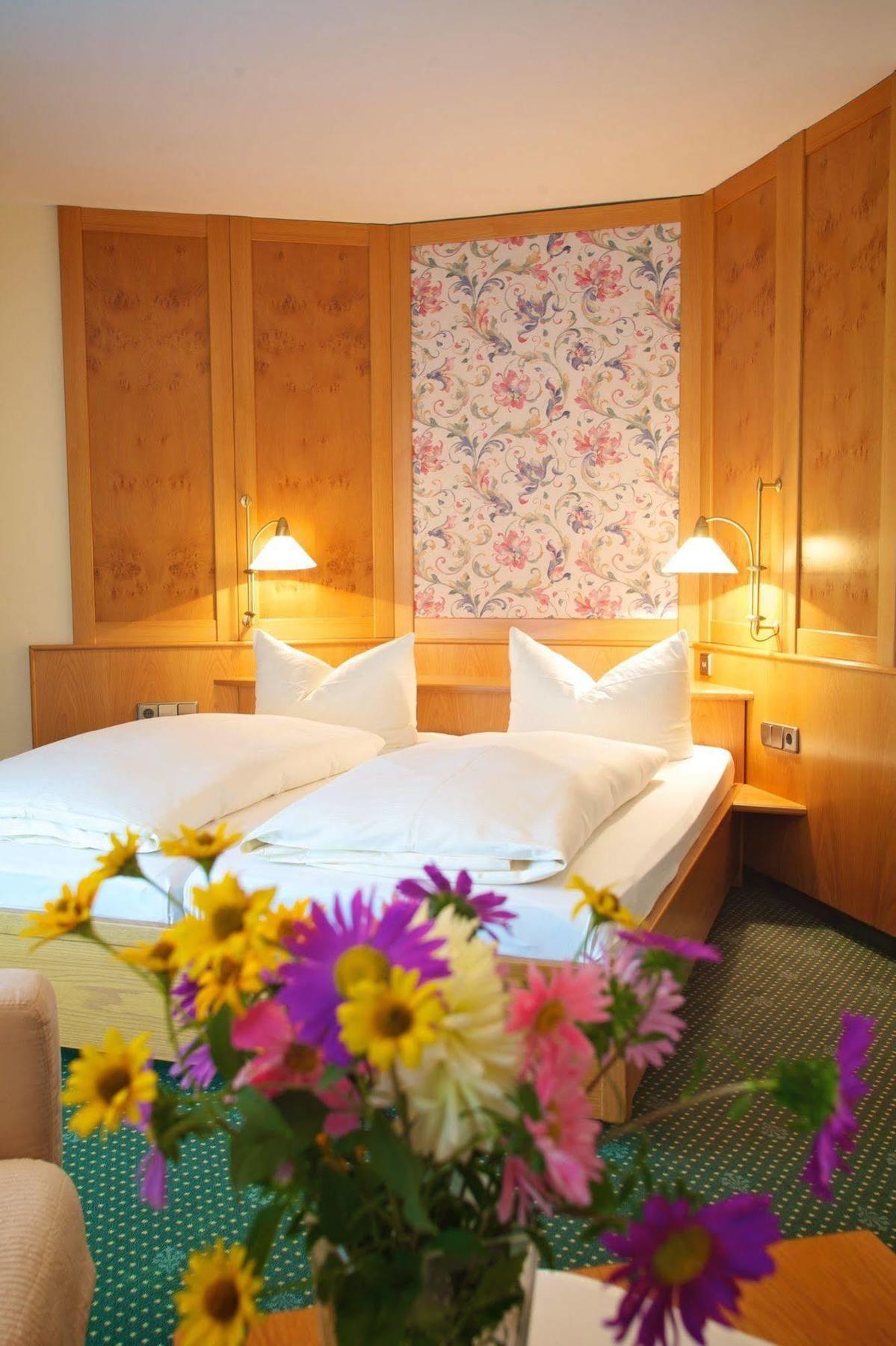 Hotel & Restaurant Dornweiler Hof Illertissen Εξωτερικό φωτογραφία